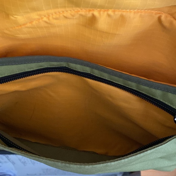 CRUMPLER The Skivvy Medium Size Olive Green Messenger Bag - Picture 7 of 7